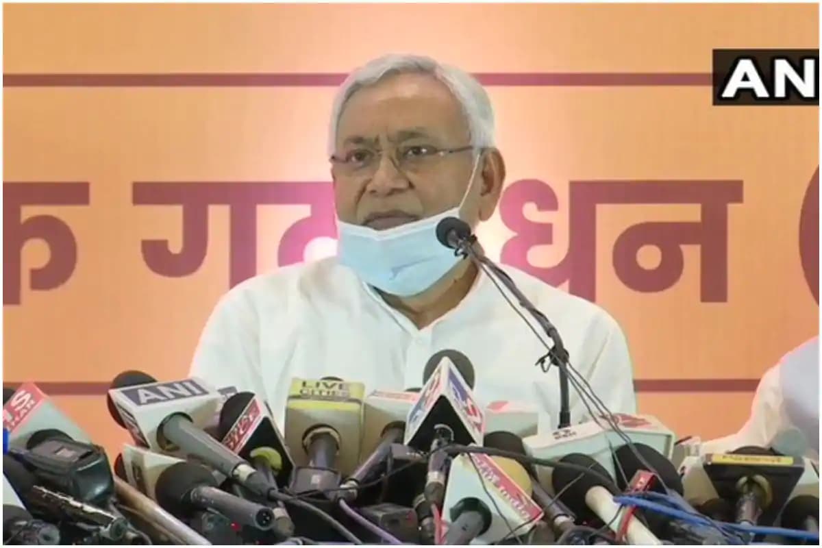 Bihar Chunav Mokama 2020 : सीएम नीतीश ने किया बड़ा एलान,सरकार बनी तो इंटर पास बच्चियों को 25 और स्नातक पर मिलेंगे 50 हजार