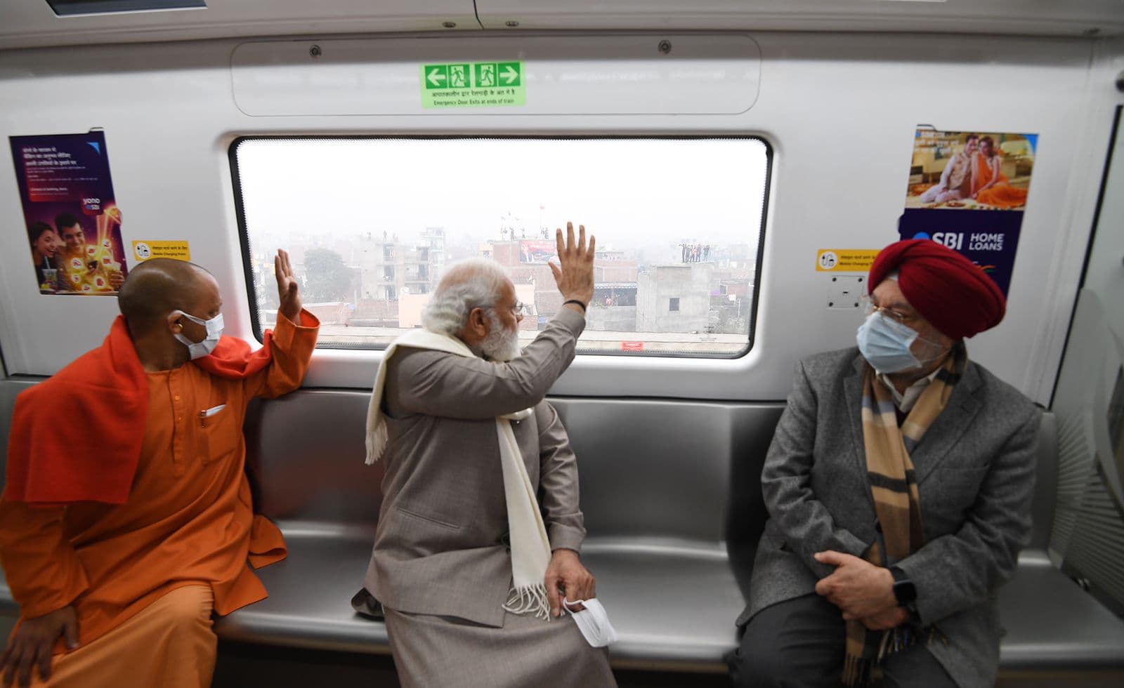 Kanpur Metro Inauguration: हरी झंडी दिखा PM मोदी ने मेट्रो की दी सौगात, बोले- पिछली सरकारों ने समय खराब किया