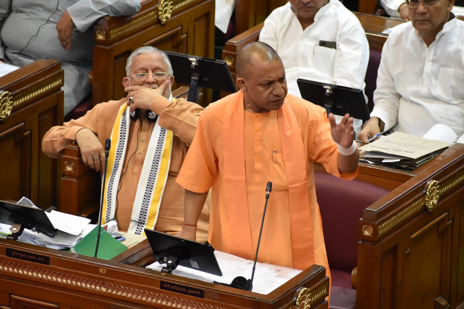 UP Budget: सीएम योगी क्यों बोले- हाथ जोड़कर बस्ती को लूटने वाले, भरी सभा में सुधारों की बात करते हैं...