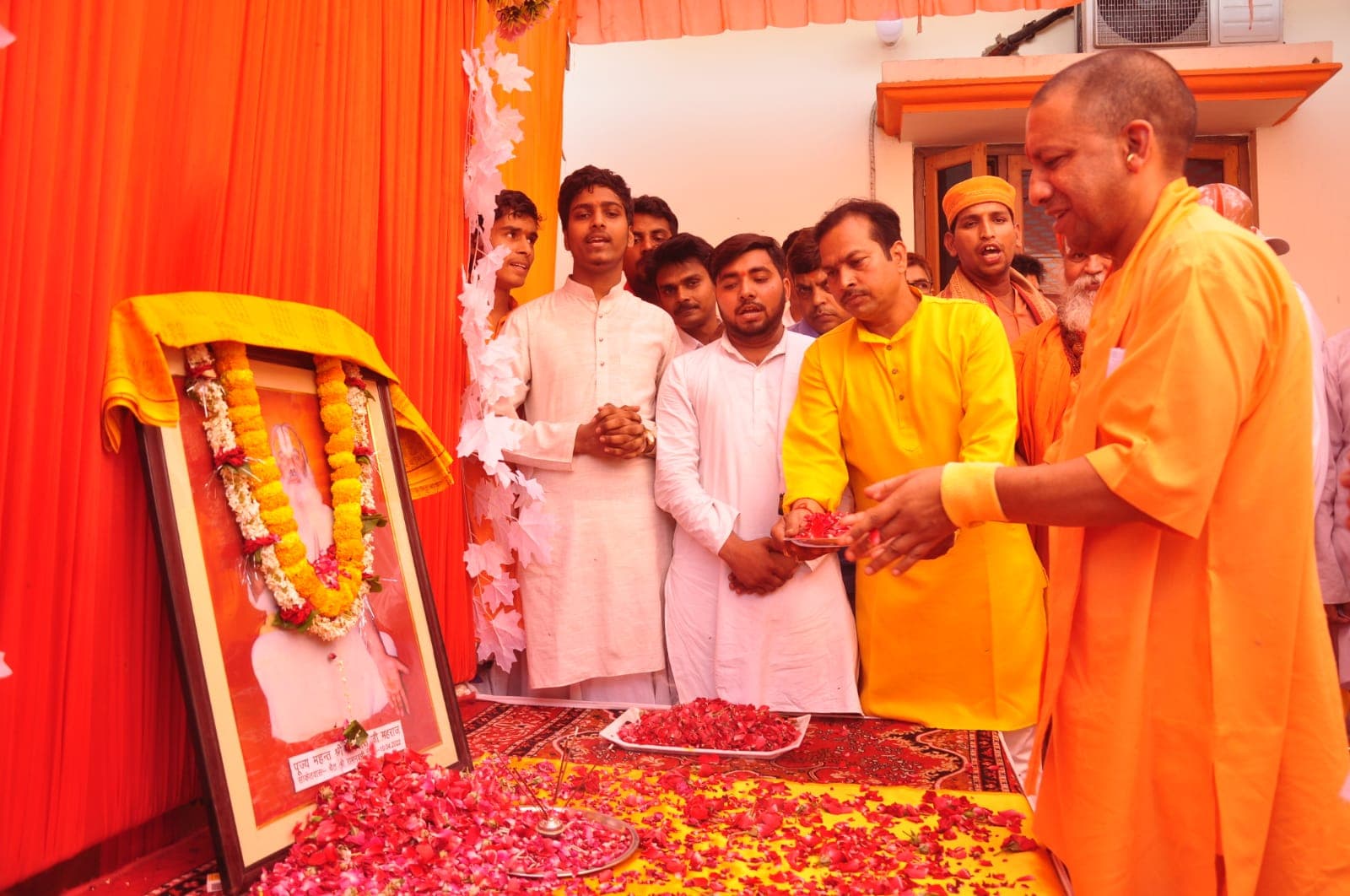 सीएम योगी आदित्यनाथ ने दी महंत प्रेमदास जी महाराज को दी श्रद्धांजलि, रामनवमी के दिन हुए थे ब्रह्मलीन