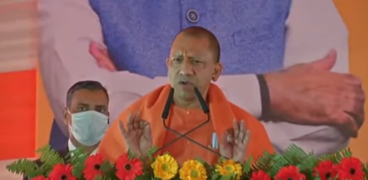 UP Election 2022: सपा की सूची में शामिल आपराधिक छवि के कैंडिडेट पर CM योगी का सवाल, बोले- यही इनका चरित्र