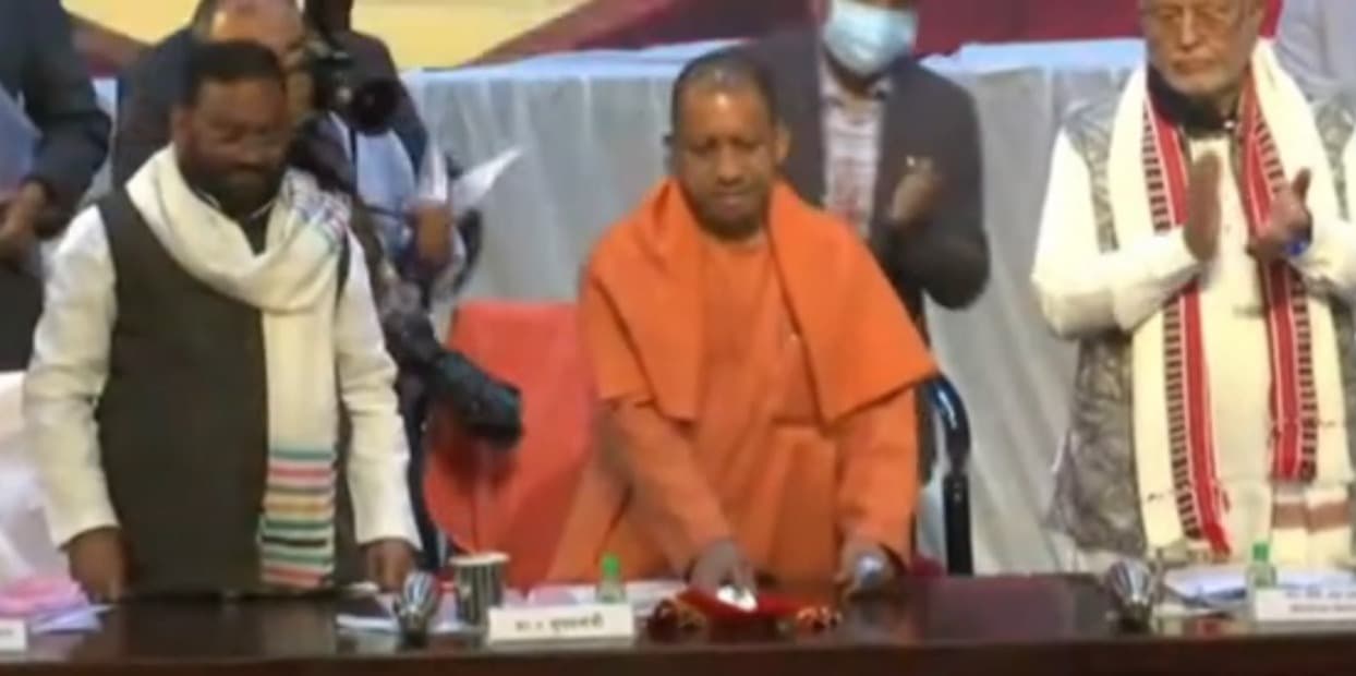 3.81 करोड़ कामगारों और श्रमिकों के खाते में CM योगी ने ट्रांसफर किए 500 रुपए, दो माह तक देंगे भत्ता