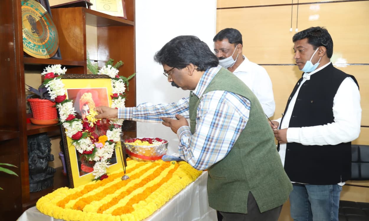 National Youth Day 2021 : युवाओं के प्रेरणास्त्रोत स्वामी विवेकानंद को झारखंड CM हेमंत ने किया नमन, बोले- राज्य के मजबूत स्तंभ हैं युवा