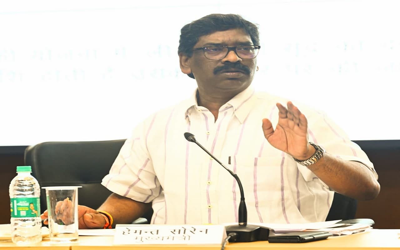 जमीन का कराएं सर्वे, जमीन से जुड़े केस का Court लगाकर करें निबटारा, सीएम Hemant Soren ने दिया निर्देश