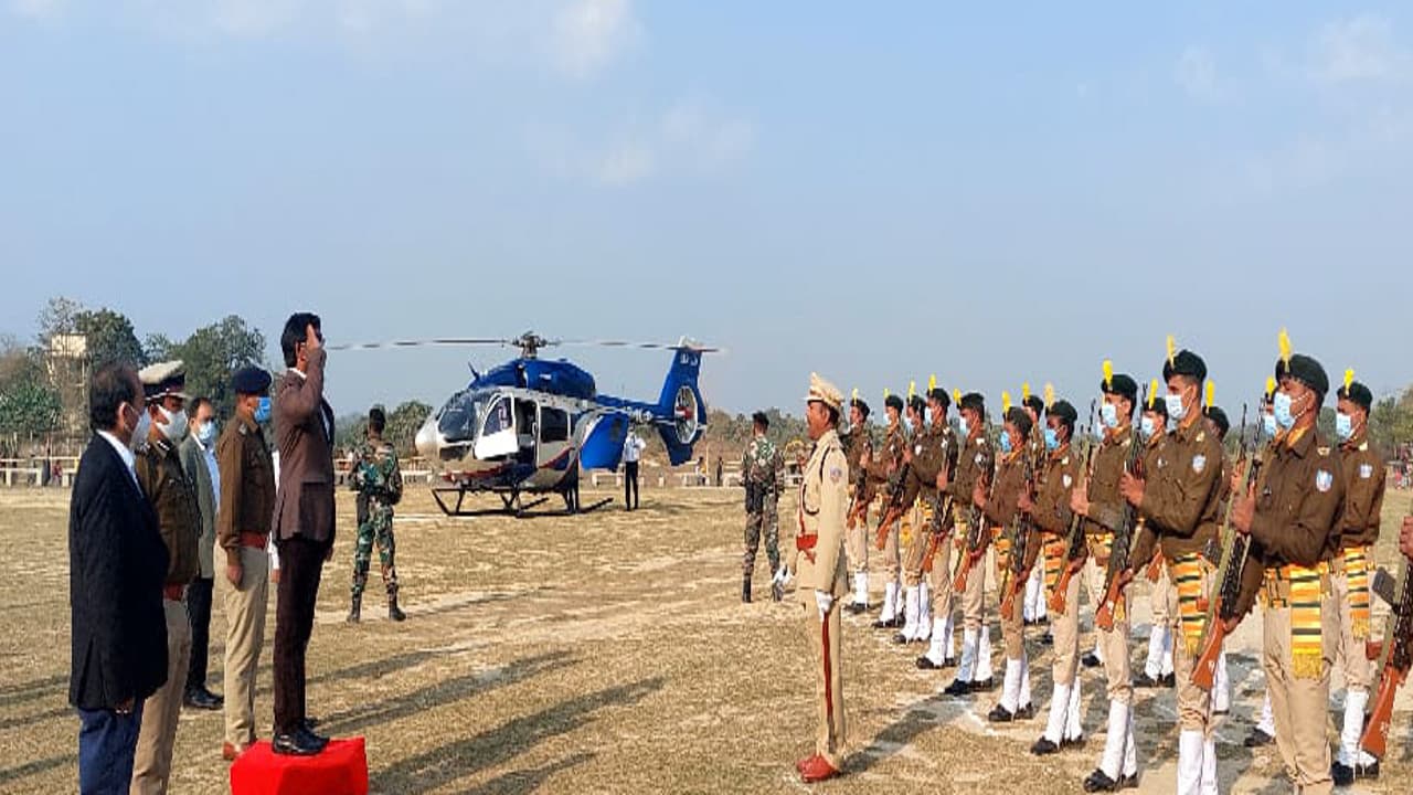 दो दिवसीय दौरे पर साहिबगंज पहुंचे CM हेमंत, बोले- सरकार की योजनाओं से लोगों को अवगत करायें कार्यकर्ता दो दिवसीय दौरे पर साहिबगंज पहुंचे CM हेमंत, बोले- सरकार की योजनाओं से लोगों को अवगत करायें कार्यकर्ता