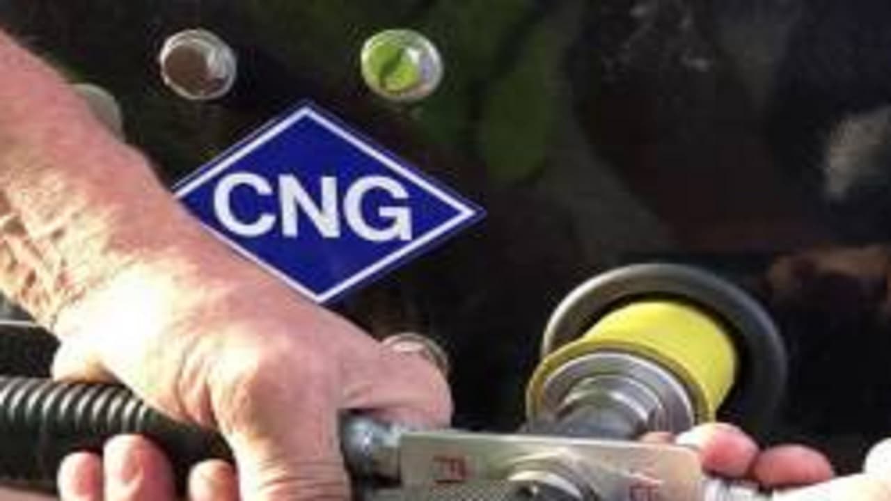 CNG-PNG Price Reduce: सस्ती हुई सीएनजी और पीएनजी, जानिए गेल ने कितने घटाए दाम?