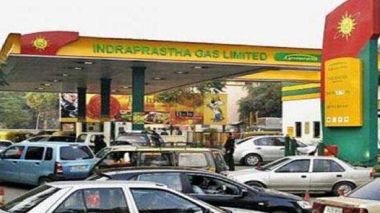 CNG Price Hike: दिल्ली-एनसीआर में बढ़े सीएनजी के दाम, यहां जानिए आपकी जेब पर कितना बढ़ेगा बोझ