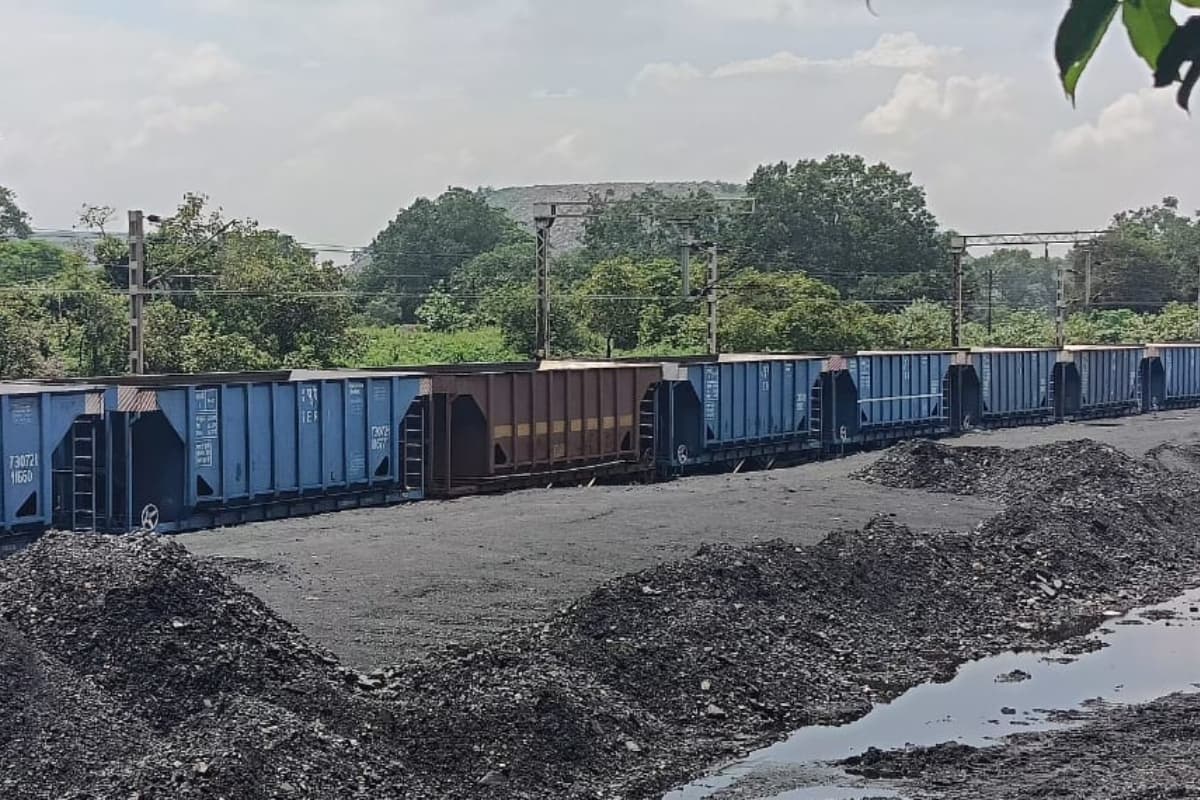 झारखंड: आंदोलन से बीसीसीएल व आउटसोर्सिंग कंपनी को करोड़ों का नुकसान, असंगठित मजदूरों के समक्ष भुखमरी के हालात