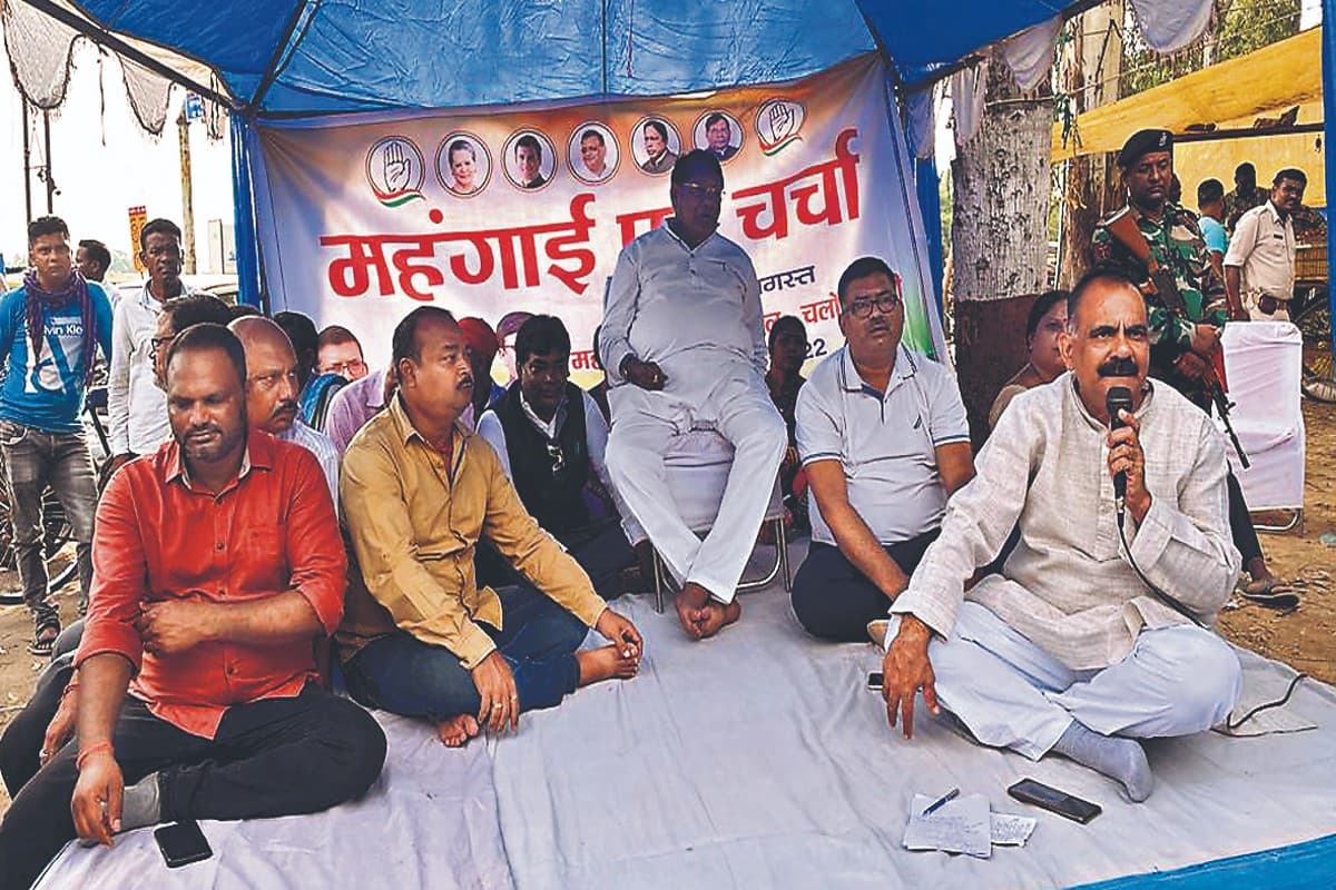 Jharkhand Politics: मंत्री डॉ रामेश्वर उरांव ने कहा- केंद्र की गलत नीतियों ने छीना लोगों का रोजगार