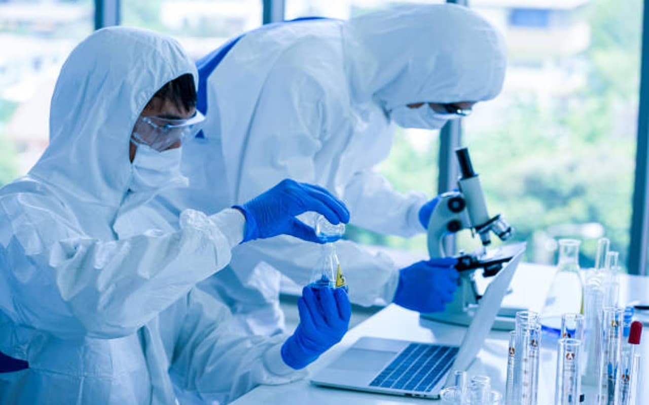 वैज्ञानिकों ने लैब में बनाया हाइब्रिड कोरोना वायरस, 5 गुना ज्यादा खतरनाक है ये वैरिएंट