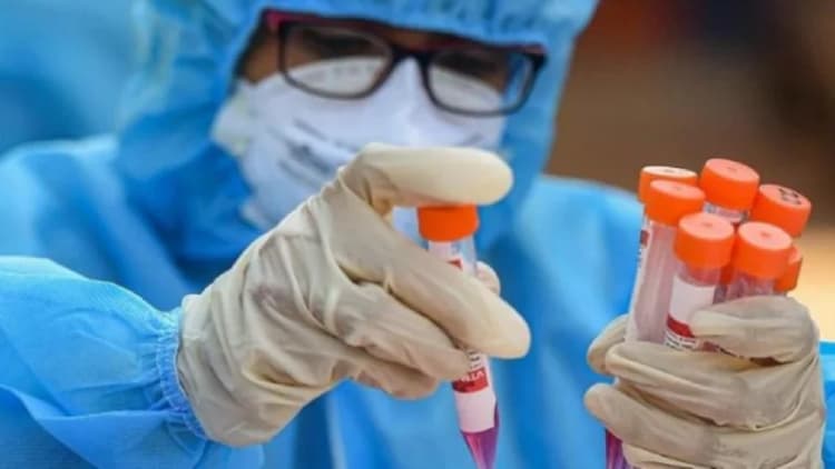 Corona News: केंद्र सरकार की राज्यों को सलाह, देश में कम हो रहे कोरोना के केस, जरूरत हो तो कम करें सख्ती