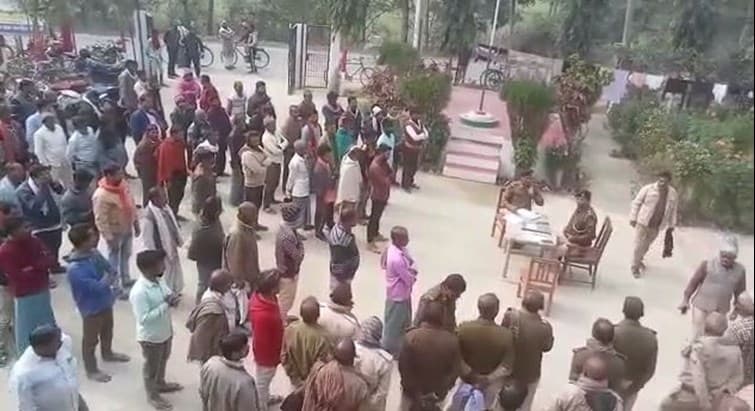 बेगूसराय में गुंडा परेड: तीन हजार आरोपियों ने थाने में लगायी हाजिरी, शराब तस्करों पर सख्त हुई पुलिस