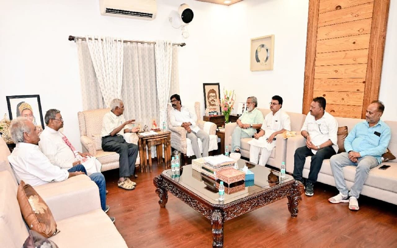 सीएम हेमंत सोरेन से मिले सीपीआई के राष्ट्रीय महासचिव डी राजा, आदिवासी व विस्थापन पर हुई ये बात