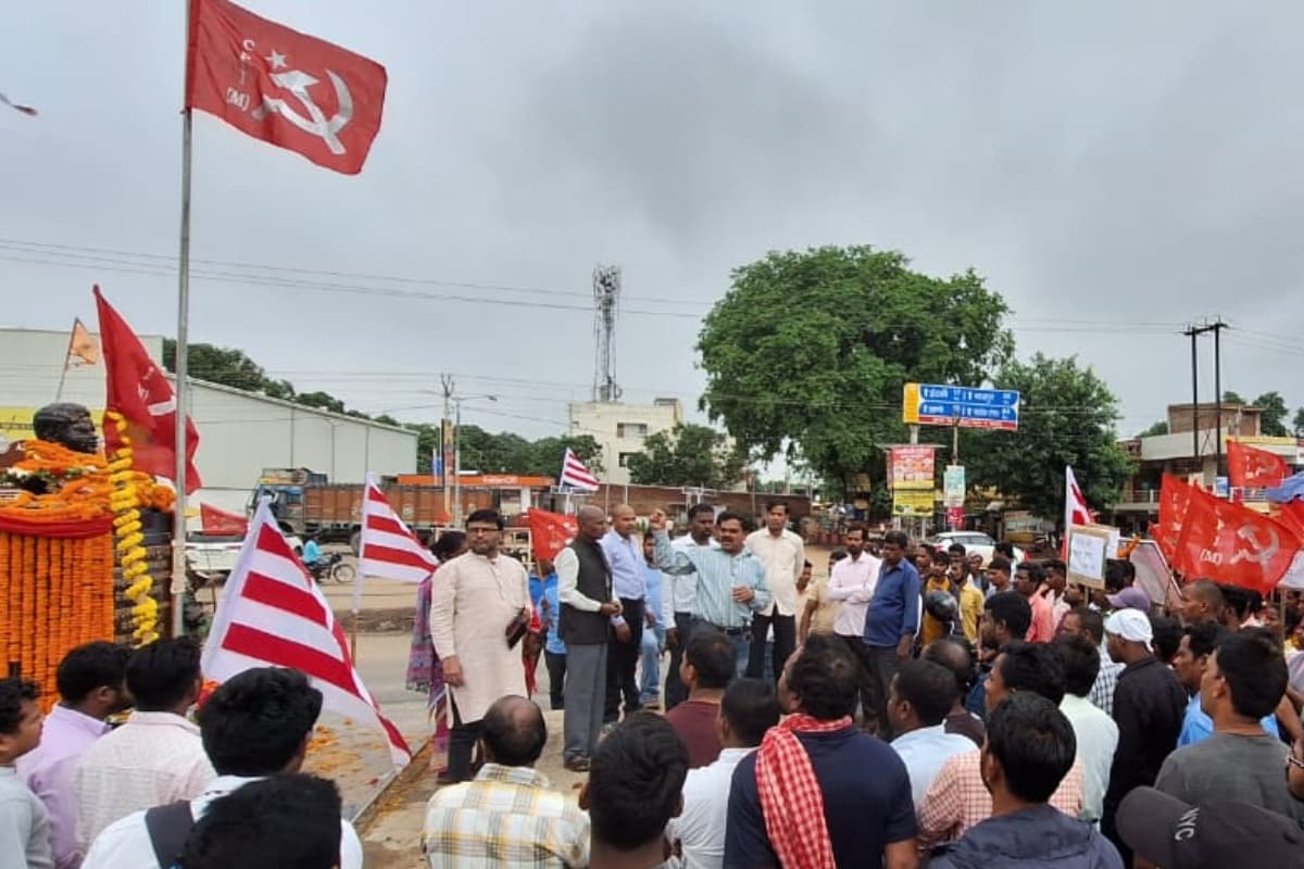 सुभाष मुंडा हत्याकांड: थम नहीं रहा आक्रोश, साजिशकर्ता के खुलासे की मांग को लेकर सीपीएम ने किया विरोध प्रदर्शन