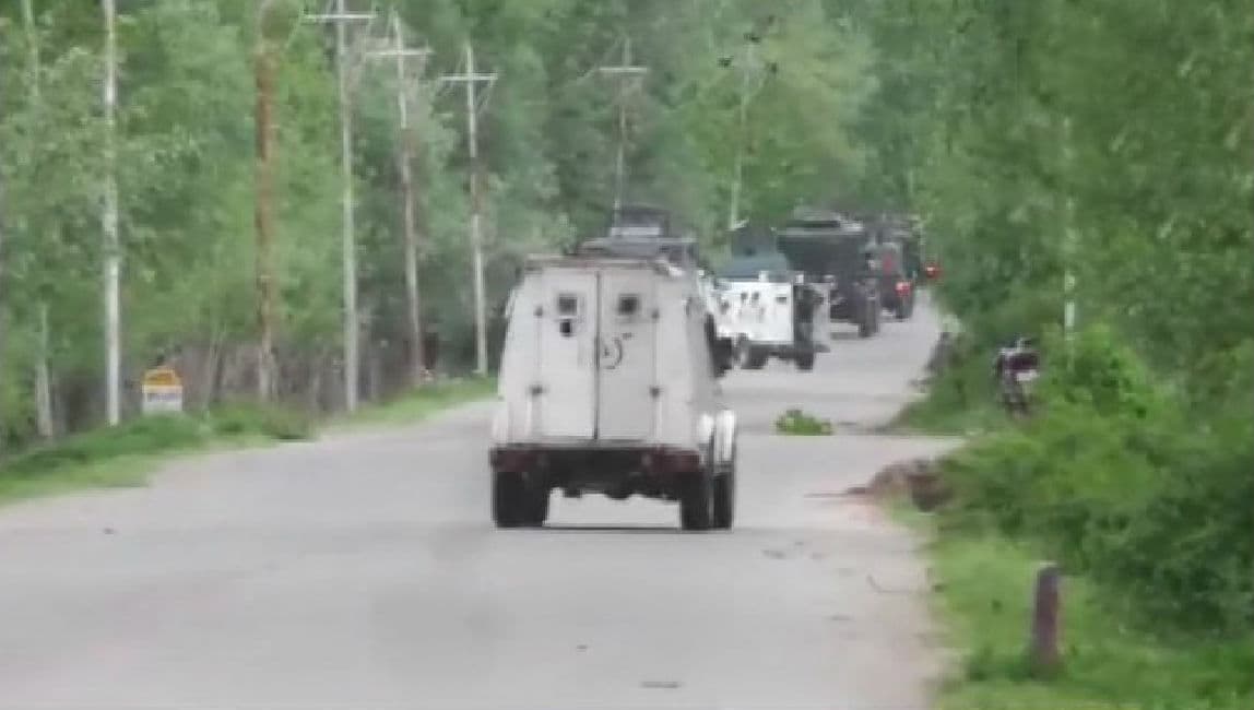 जम्मू कश्मीर के हंदवाड़ा में आतंकवादी हमला, CRPF के तीन जवान शहीद, 7 घायल