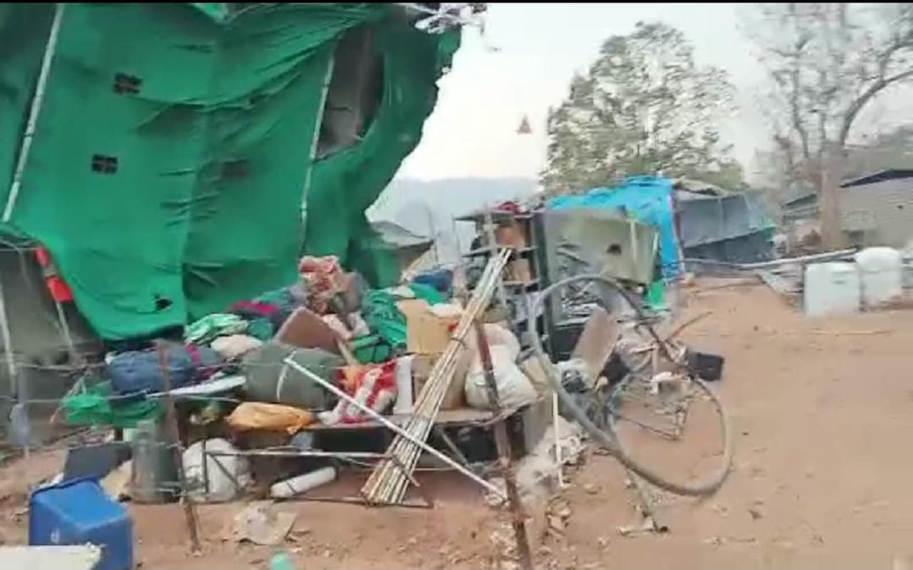 Jharkhand Weather Forecast: झमाझम बारिश से गिरा पारा, वज्रपात से 3 पशुओं की मौत, कैसा रहेगा मौसम का मिजाज?