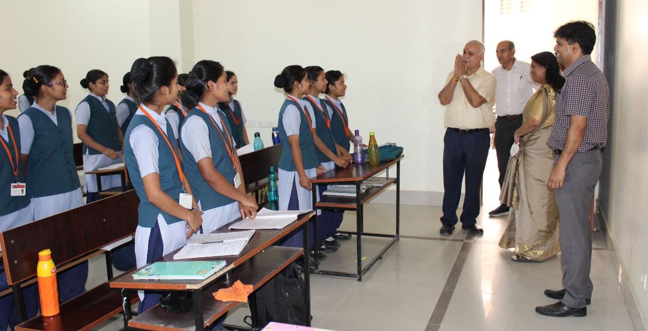 Gorakhpur News: मुख्य सचिव दुर्गा शंकर मिश्रा ने गुरु श्री गोरक्षनाथ कॉलेज ऑफ नर्सिंग का किया निरीक्षण