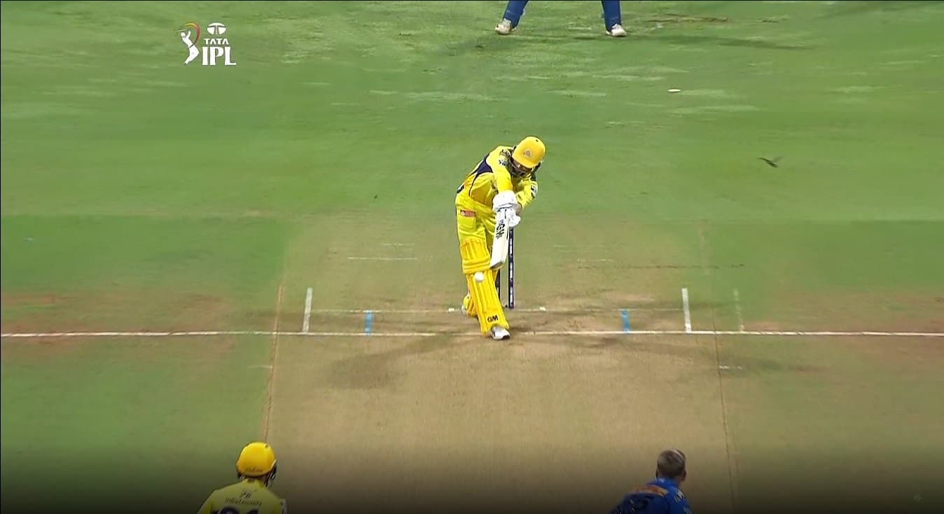 CSK vs MI, IPL 2022: वानखेड़े में बिजली ने चेन्नई को दिया धोखा, आउट होने पर DRS नहीं ले पाये कॉनवे