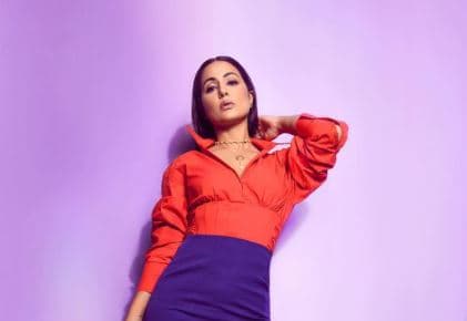 हिना खान ने ग्लैमरस लुक से फैंस पर चलाया जादू, स्लिट स्कर्ट में दिखी बेहद स्टनिंग