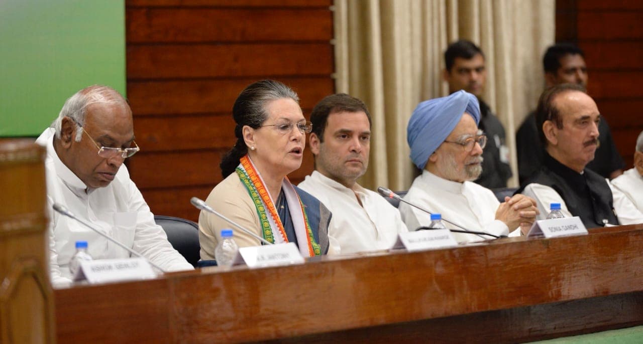 पहली बार वीडियो कॉन्फ्रेंसिंग के द्वारा हुई CWC की बैठक- जानिए राहुल, सोनिया और मनमोहन ने क्या कहा