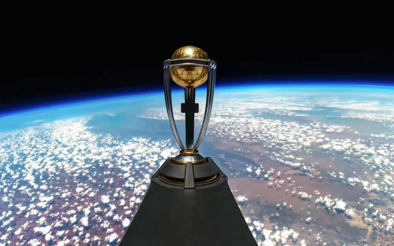 ICC World Cup 2023 की ट्रॉफी को स्पेस में किया गया लॉन्च, वीडियो देख हैरान हो जायेंगे आप