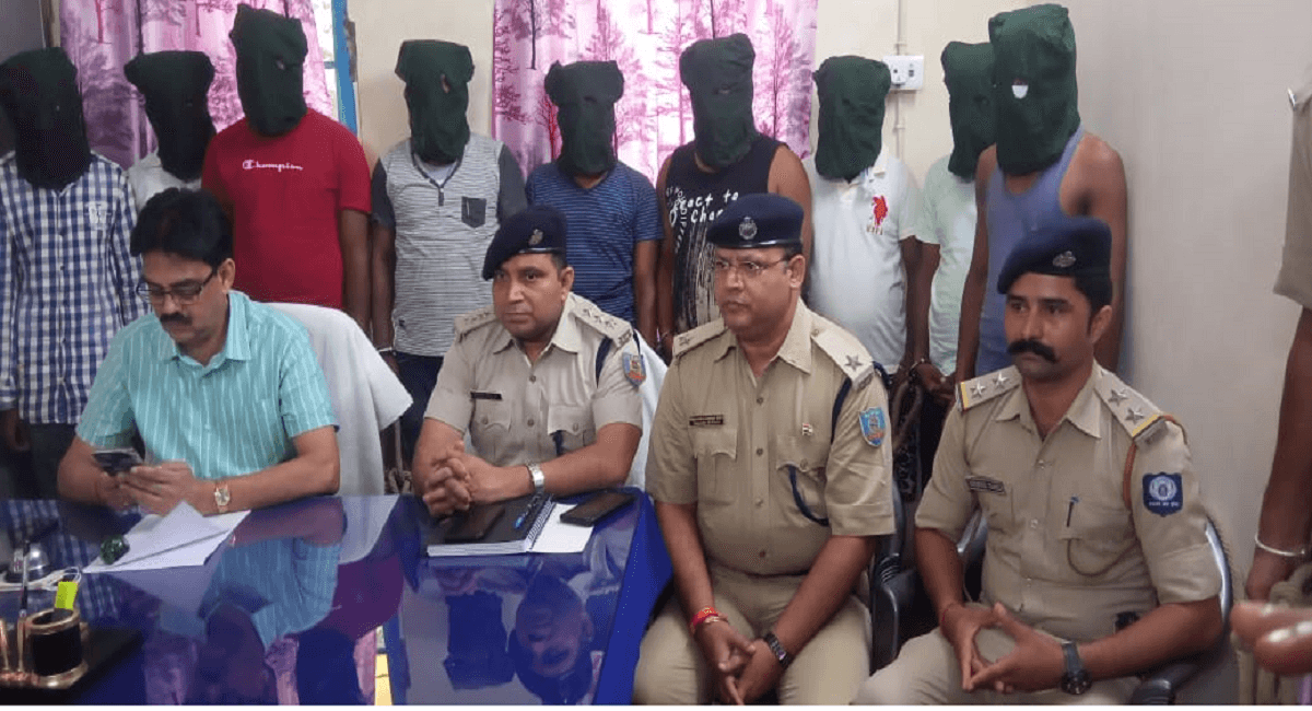 Jharkhand News :हिमाचल प्रदेश में ठगी करने वाले 9 साइबर क्रिमिनल झारखंड से अरेस्ट, जब्त मोबाइल खंगाल रही पुलिस