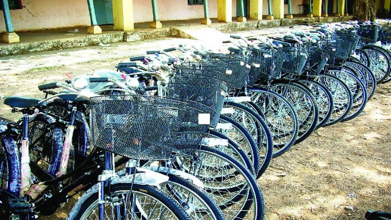 Jharkhand News: गढ़वा के करीब 40 हजार स्टूडेंट्स को साइकिल योजना का नहीं मिल रहा लाभ, पैदल ही जा रहे स्कूल