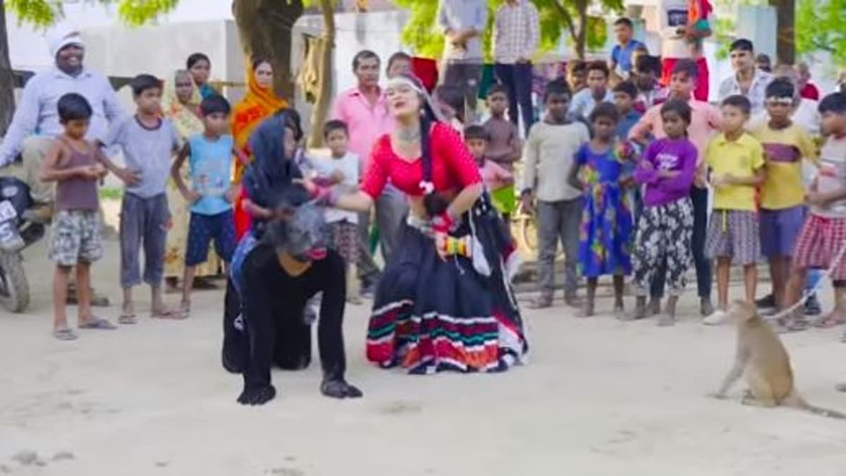 Happy Birthday Raveena Tandon : 'आतिश' के सेट पर रवीना-करिश्मा कपूर में हुई थी हाथापाई, आजतक नहीं होती है बात