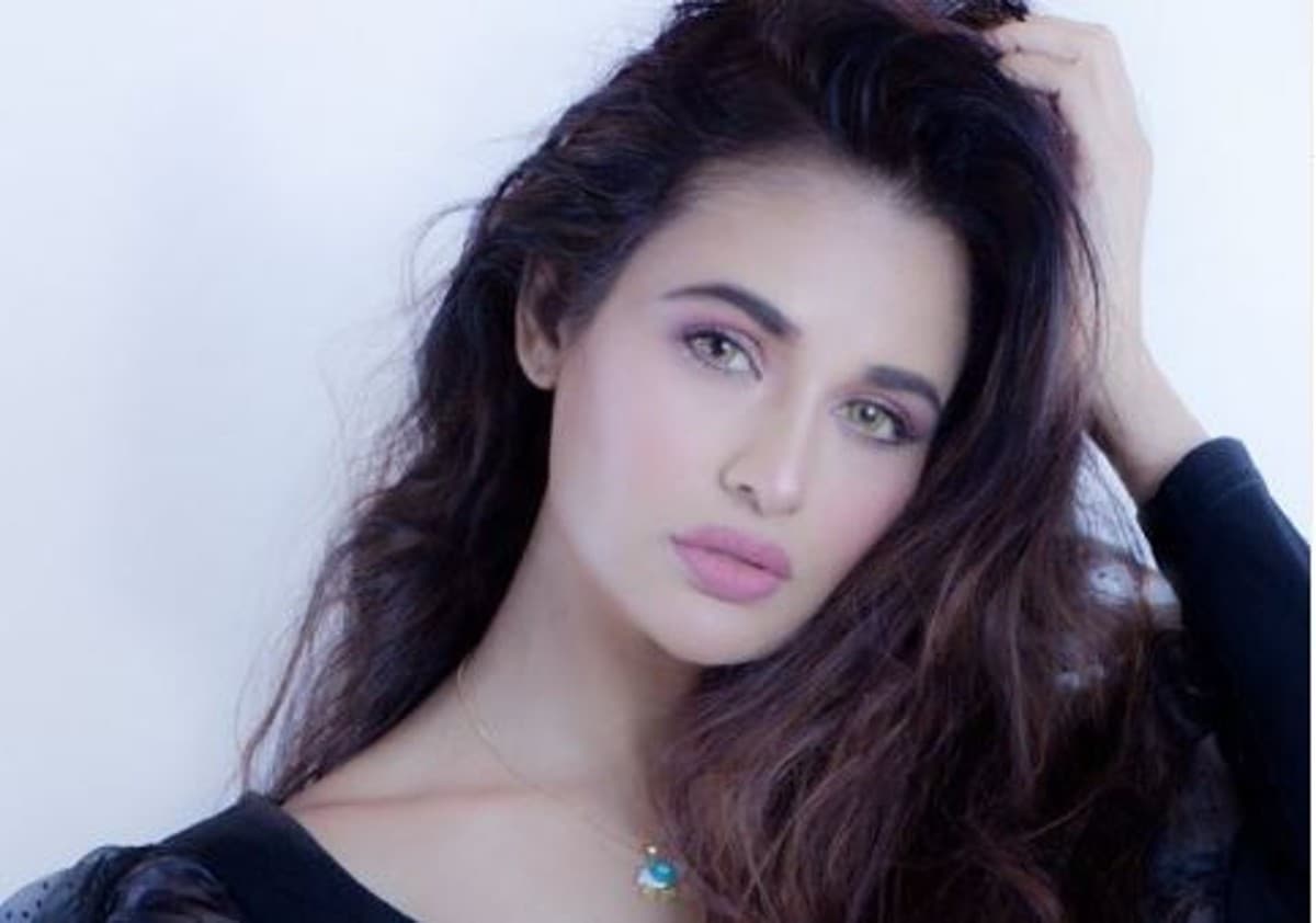 जातिगत टिप्पणी मामले में Yuvika Chaudhary जमानत पर हुई रिहा, जानें क्या है पूरा मामला