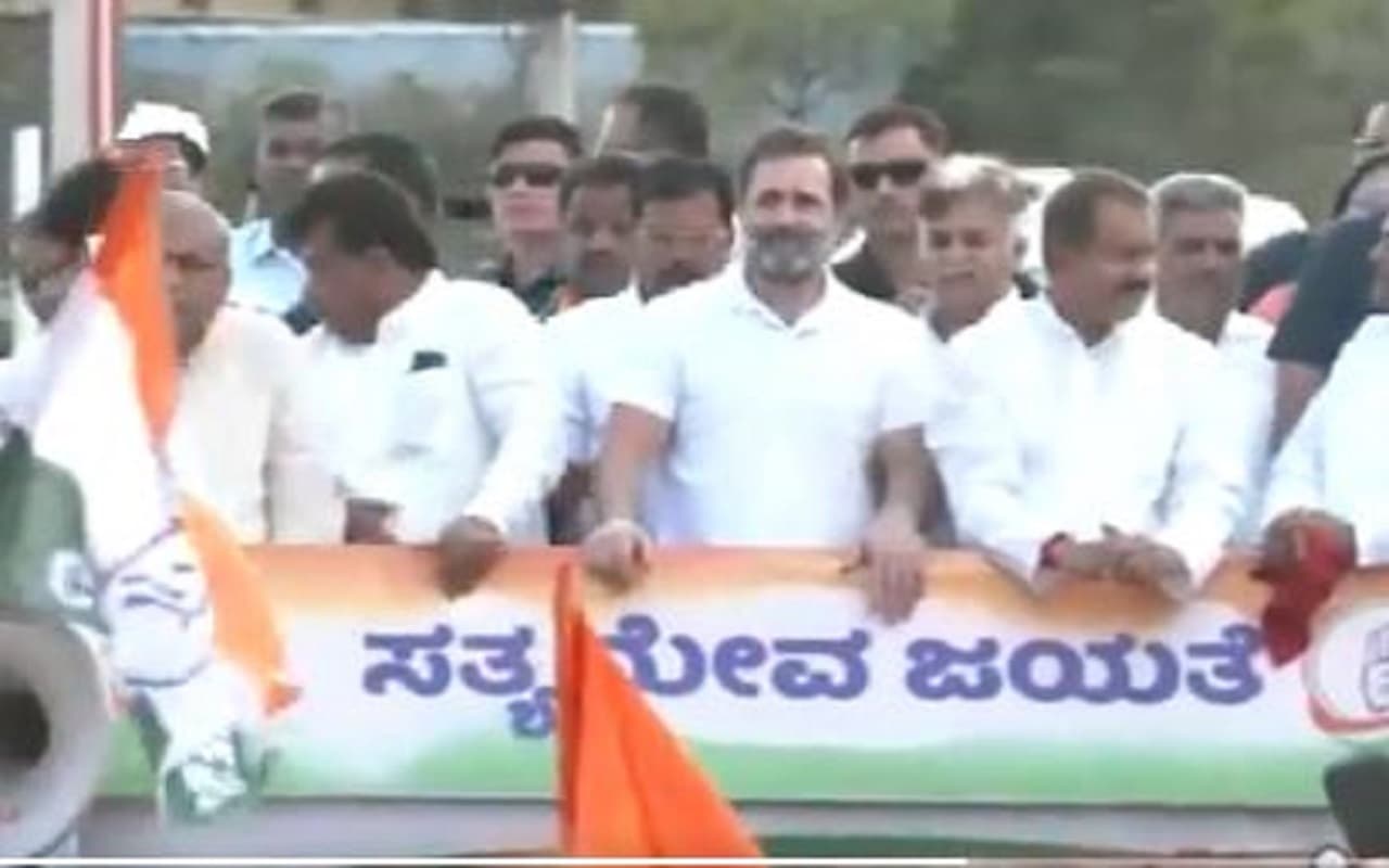karnataka Election: महिलाओं को हर महीने 2 हजार और ग्रेजुएट को हर महीने 3 हजार रुपये, राहुल गांधी ने किया वादा