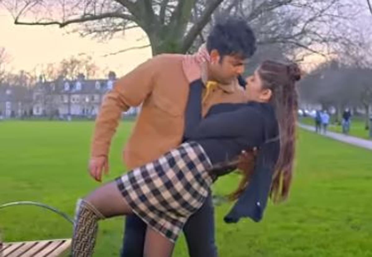 दबंग दुल्हन के अवतार में अंकिता लोखंडे ने डांस फ्लोर पर मचाया धमाल, विक्की जैन संग लगाए लटके-झटके