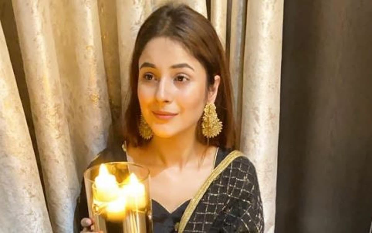 Siddharth Shukla के बिना शहनाज गिल ने सेलिब्रेट की दिवाली! उदास चेहरे के साथ दीया पकड़े आईं नजर