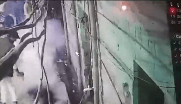 Ghaziabad: पटाखा छुड़ाने वाली देसी गन से दोस्त के पीछे किया धमाका, फटी टांग की नस, इलाज के दौरान युवक की मौत