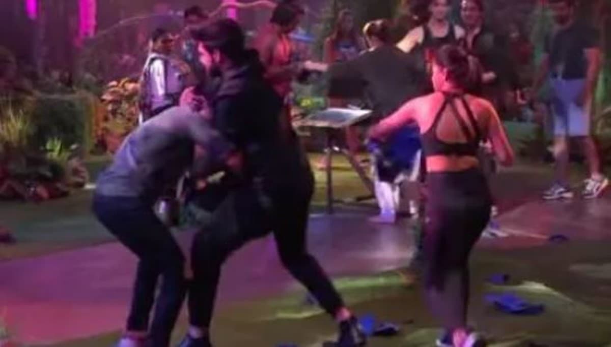 Bigg Boss 15: आपस में भिड़े करण कुंद्रा और प्रतीक सहजपाल, बचाव में आई तेजस्वी, कहा- इसे दोबारा हाथ लगाया तो...