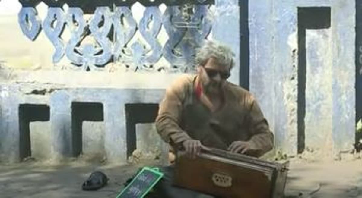 भिखारी बन बॉलीवुड के इस TOP सिंगर ने सड़को पर गाया था गाना, सौगात में मिले 12 रुपये