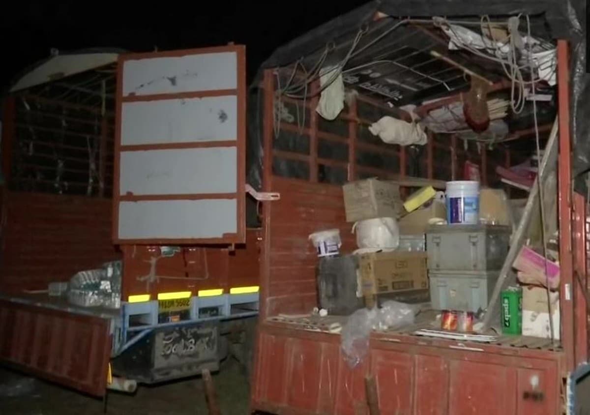 Ashram-3 के सेट पर बजरंग दल ने की तोड़फोड़, प्रकाश झा ने शिकायत दर्ज करवाने से किया इनकार