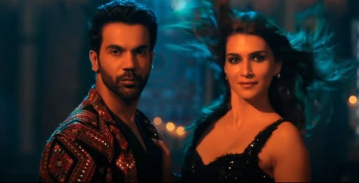 कृति सेनन ने ब्लैक ड्रेस में दिखाए सिजलिंग मूव्स, इंटरनेट पर जमकर वायरल हो रहा 'बांसुरी' सॉन्ग