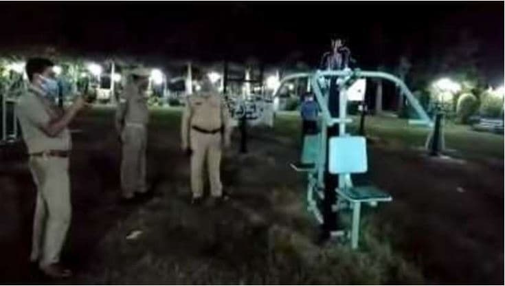 Viral Video : पुलिस के सामने भूत करने लगा जिम, सोशल मीडिया पर लोगों के आये मजेदार कमेंट