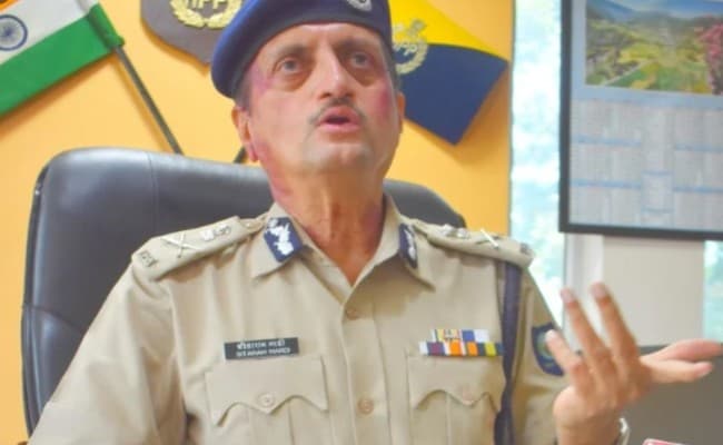 हिमाचल प्रदेश के डीजीपी ने कहा, दूसरों पर थूकने वाले Covid-19 मरीजों पर हत्या के प्रयास का मामला चलेगा