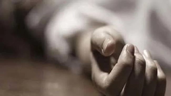 अलीगढ़: परिवार ने ब्वॉयफ्रेंड से मोबाइल पर बात करने से रोका, नाराज चचेरी बहनों ने किया सुसाइड