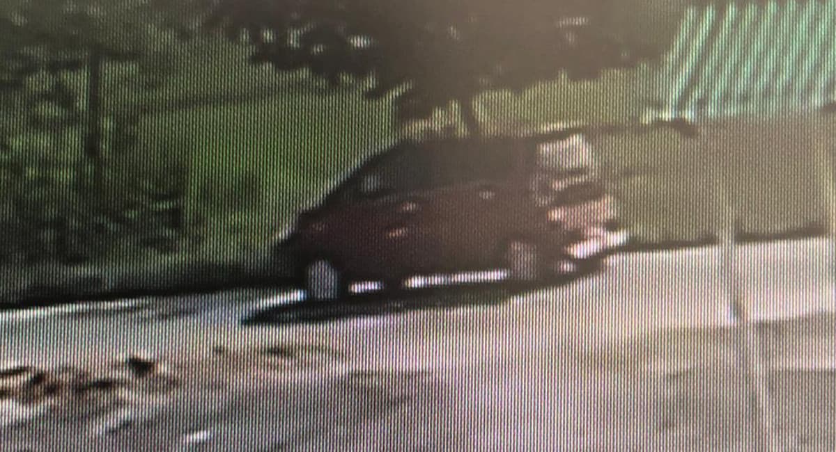 सरायकेला के कीता गांव में चोरी, कार से आये चोरों ने दिनदहाड़े घटना को दिया अंजाम, CCTV कैमरे में कैद हुई कार