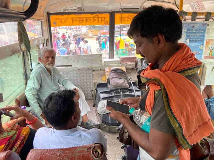 Good News: लखनऊ और गाजियाबाद की तरह गोरखपुर में भी कैशलेस हुआ रोडवेज बसों का सफर