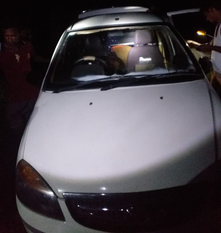 कार में गौवंश की तस्करी! एक कार में 3 मवेशी मिले, एक की मौत, दूसरे का हुआ यह हाल, देखें PICS