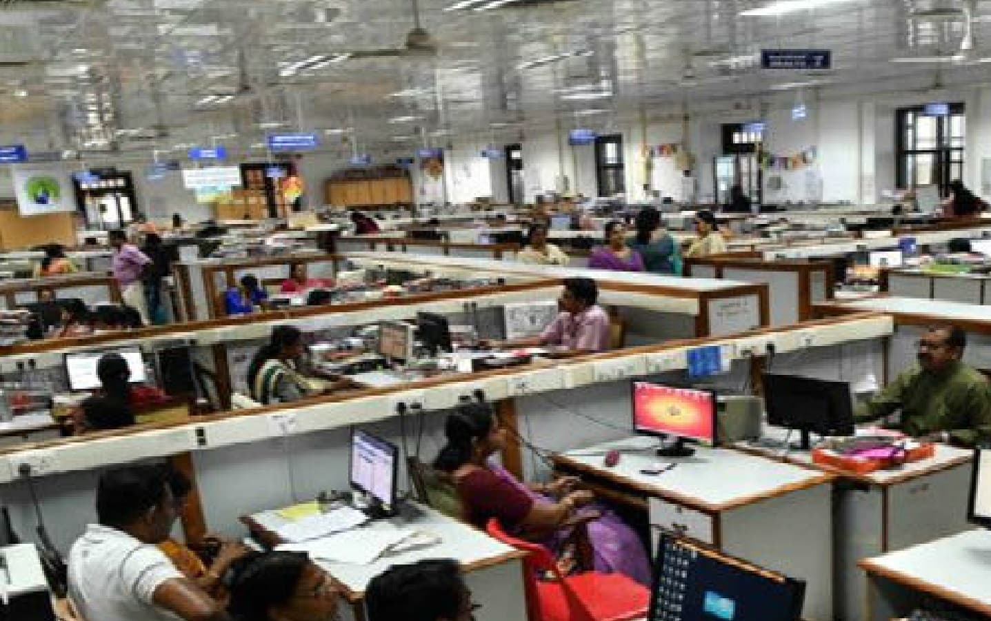 7th Pay Commission News : सरकारी कर्मचारियों को साल में लेना होगा 20 दिन अर्जित अवकाश ?