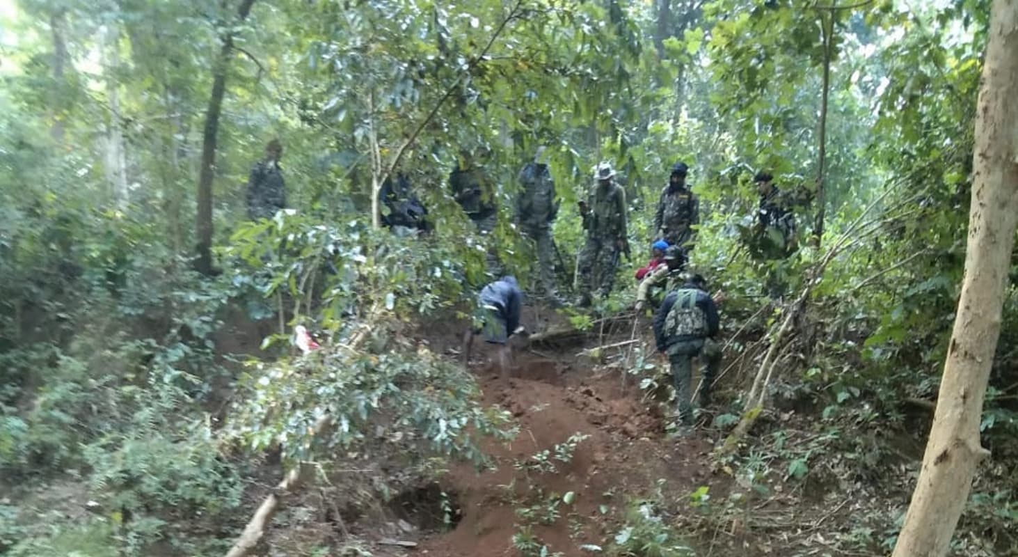 झारखंड में पुलिस ने बरामद किये 5 नरकंकाल, पूरे परिवार को मारकर 20 किलोमीटर दूर जंगल में कर दिया था दफन