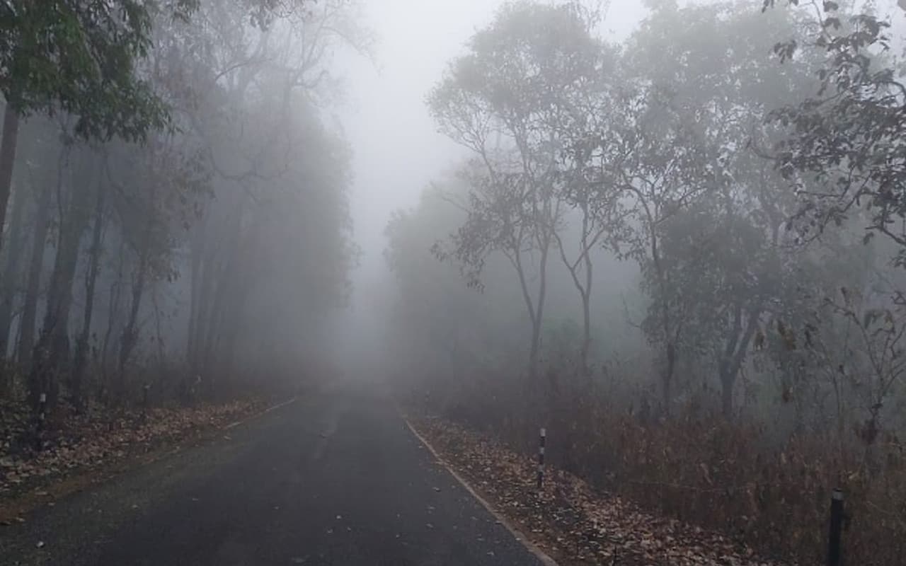 Jharkhand Weather Update News: बारिश से अभी नहीं मिलेगी राहत, जानें कब से मौसम होगा साफ