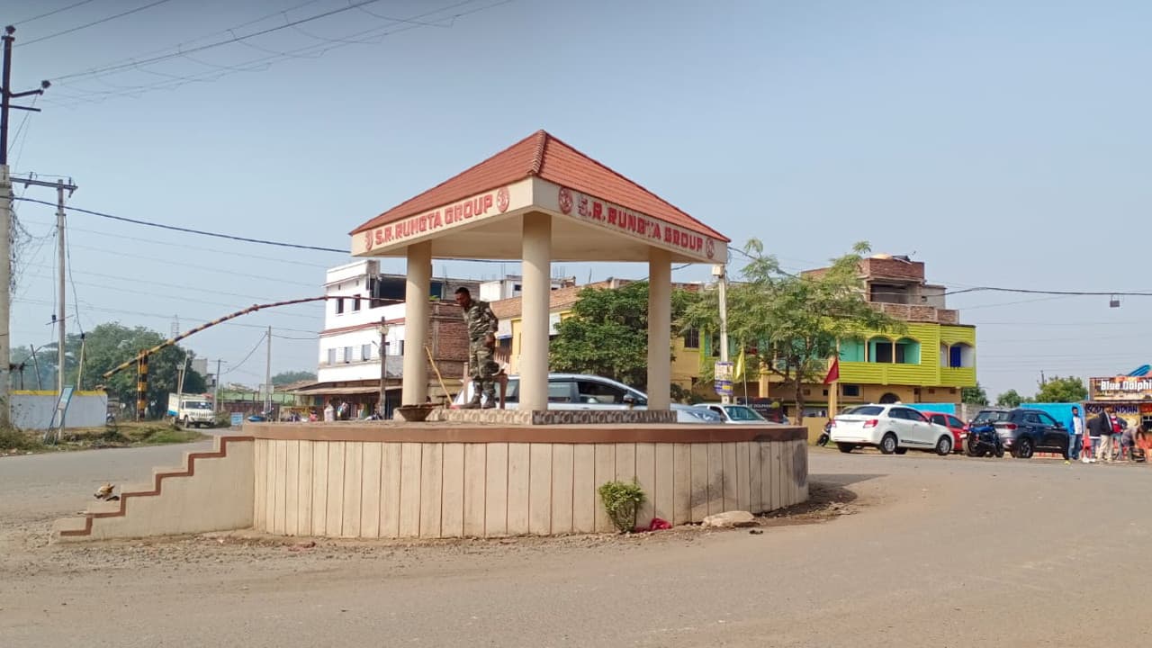 Jharkhand news : नशे की हालत में रातभर नाली में गिरा रहा चाईबासा का एक युवक, ठंड से हुई मौत