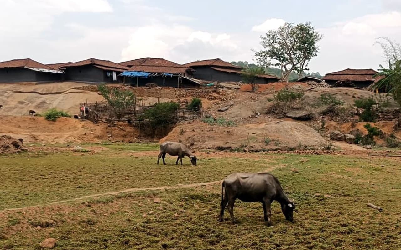 झारखंड : गुमला में आदिम जनजातियों के लिए बनी आवास योजना पर भ्रष्टाचार का ग्रहण, 70% बिरसा आवास अधूरे