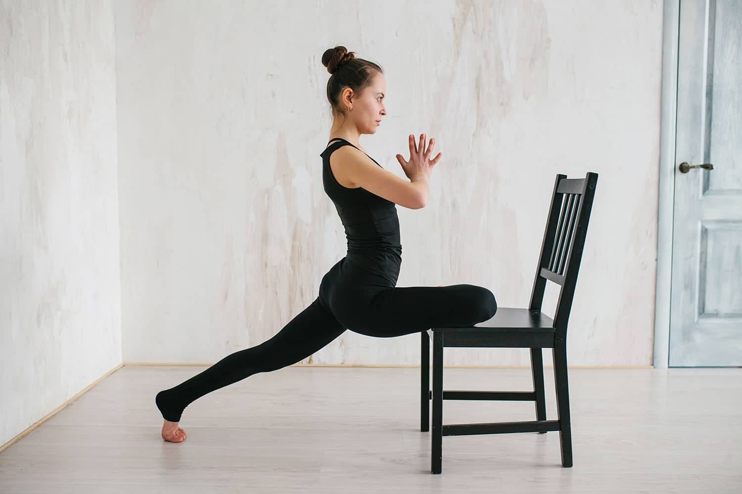 Yoga Tips: अगर आपको गर्दन और पीठ में हमेशा रहता है दर्द, तो करें ये चार योगासन