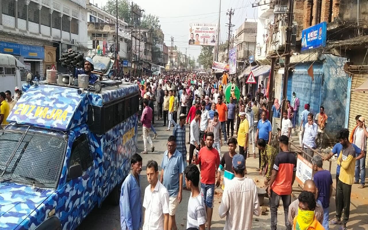 Jharkhand: गिरिराज सेना प्रमुख कमल देवगिरि की अंतिम यात्रा के दौरान उपद्रव, डीसी-एसपी ने संभाला मोर्चा